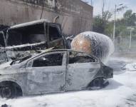 El tanquero se incendió y explotó en la Ruta Viva. También chocó con un auto liviano.