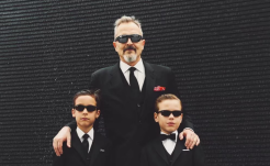 Bosé y sus dos hijos, Diego y Tadeo.