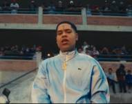 Captura de pantalla de un video musical de la canción 'La Calle &amp; La Iglesia' del cantante cubano Almighty, grabado en un colegio del noroeste de Guayaquil.