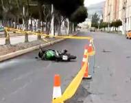 Una mujer murió y un hombre resultó herido tras el choque de una moto en Quitumbe
