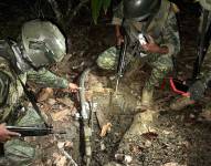 Militares detectan una perforación ilegal en el poliducto nacional en Daule.