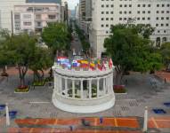Imagen del Hemiciclo de la Rotonda, monumento icónico de Guayaquil.