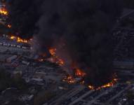 Foto aérea del destrozo que dejó el accidente del avión de carga de UPS en Kentucky