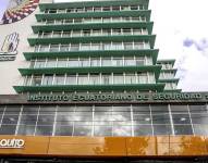 Fachada del Instituto Ecuatoriano de Seguridad Social (IESS) en Quito.