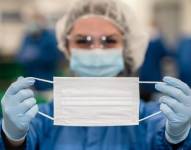 La mascarilla es usada a nivel mundial para disminuir los contagios de COVID-19.