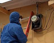 3 mil cortes de luz se realizan a diario en Guayaquil por impago de planillas