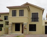 Imagen de una vivienda en una urbanización privada.