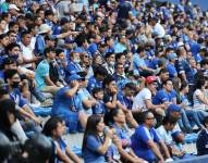 Hinchas de Emelec presentes en el estadio Capwell.