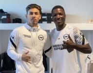 Los ecuatorianos Jeremy Sarmiento (i) junto a Moisés Caicedo en una de las prácticas con el Brighton.