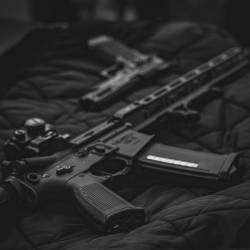 Las armas de uso policial se consideran revólveres hasta calibre 38 y pistolas, ametralladoras y subametralladoras hasta 9 mm.
