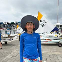 Lorenzo Medina, el joven de 14 años que representa a Ecuador en el Mundial de Velerismo
