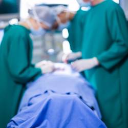 Foto de muestra de una cirugía médica.