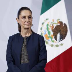 La presidenta de México, Claudia Sheibaum, habla durante una rueda de prensa este jueves, en el Palacio Nacional en Ciudad de México