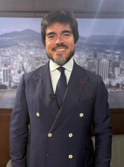 José de la Gasca en el set de Ecuavisa en Guayaquil.