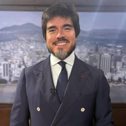 José de la Gasca en el set de Ecuavisa en Guayaquil.