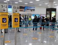 Pasajeros en el aeropuerto de Guayaquil.