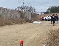Policía investiga hallazgo de cuerpo calcinado en Montecristi, la mañana del lunes 24 de noviembre de 2025.