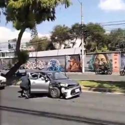 El auto en el que se transportaban las víctimas.