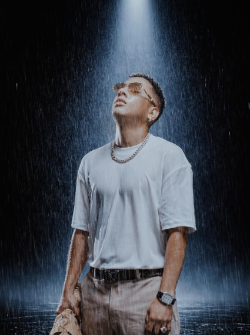 Jombriel y su foto de su post donde anuncia su nueva canción.