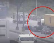 Guayaquil: Sujetos se suben a un tráiler y amedrentan a su conductor en la vía Perimetral