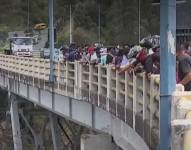 Hombre se suicida al lanzarse del puente de Gualo en Quito