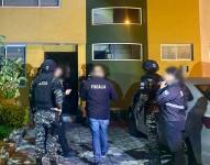 La comercialización de pornografía con utilización de niñas, niños o adolescentes es un delito tipificado en el artículo 104 del Código Orgánico Integral Penal (COIP) y se sanciona hasta con trece años de prisión.