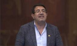 El asambleísta Santiago Díaz durante una intervención en el Pleno del Parlamento el 21 de mayo del 2025.