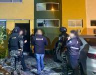 La comercialización de pornografía con utilización de niñas, niños o adolescentes es un delito tipificado en el artículo 104 del Código Orgánico Integral Penal (COIP) y se sanciona hasta con trece años de prisión.