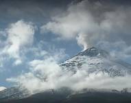 La actividad del volcán Cotopaxi es constante; el último fin de semana se presentaron cuatro emisiones de gases y ceniza.