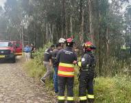 Imagen del levantamiento de restos óseos de una mujer desaparecida cerca de Quito.