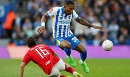 Pervis Estupiñán en el partido contra el Nottingham Forest por los cuartos de final de FA Cup