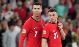 Cristiano Ronaldo junto a Diogo Jota.