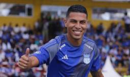 El defensa de Luis Fernando León en un partido con Emelec por la LigaPro