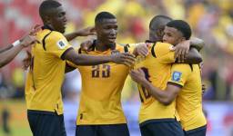Jugadores de Ecuador celebrando un gol.