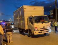 Vehículos circulan por la vía Cuenca - Girón - Pasaje, habitada tras protestas.