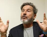 Ricardo Montaner, cuyo nombre de nacimiento es Héctor Eduardo Reglero Montaner, es un cantautor venezolano nacido en Argentina, conocido por sus baladas románticas que han conmovido a audiencias en todo el mundo. A lo largo de su carrera, que comenzó a fines de la década de 1970, ha lanzado más de 24 álbumes y cosechado numerosos éxitos musicales, además de recibir importantes premios como el Grammy Latino a la Excelencia Musical en 2016.