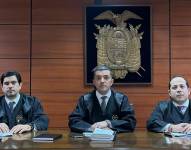 Los jueces de la Corte de Justicia (de izq. a der.) Luis Rivera, Felipe Córdova y Byron Guillén.