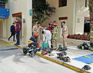 Los bomberos tuvieron que utilizar trajes especializados.