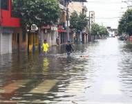 Varias calles de la ciudadela Sauces 6, en el norte de Guayaquil, continuaban inundadas hasta la tarde de este jueves 23 de marzo.