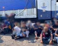 Las autoridades mexicanas localizaron el camión con 116 migrantes de siete países.