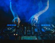 Imagen referencial de un DJ.