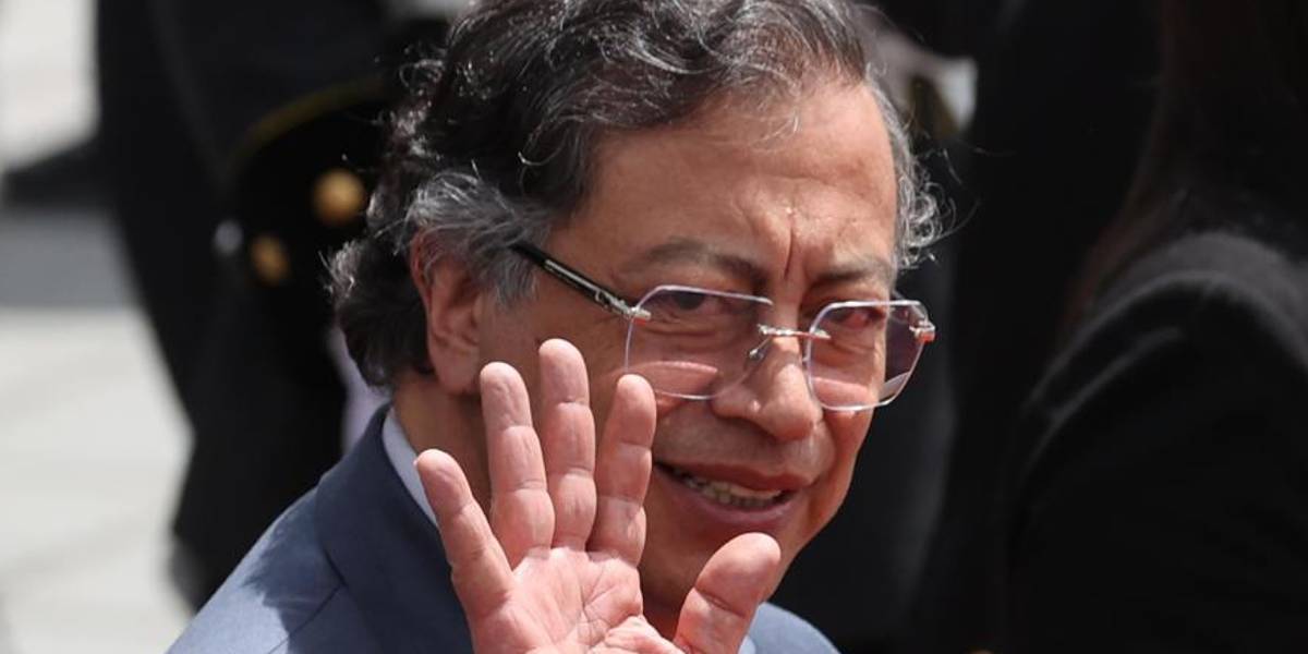 El inexistente apretón de manos entre Petro y Boluarte: momento tenso en la investidura de Daniel Noboa