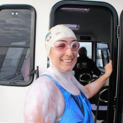 Sara Palacios, ultramaratonista ecuatoriana, tras cruzar el Estrecho de Gibraltar.