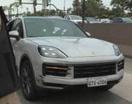 Imagen del auto Porsche Cayenne baleado en La Puntilla, Samborondón, el 27 de noviembre de 2025.