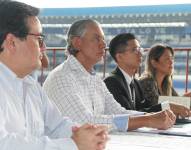 José Pileggi (c), presidente de Emelec, durante el conversatorio con los socios llevado a cabo este jueves en las instalaciones del estadio Capwell luego de que no se haya podido instalar la Asamblea.