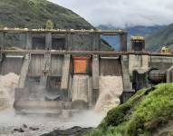 Imagen de una central hidroeléctrica en Baños de Agua Santa, Tungurahua.