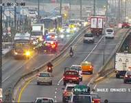 Vía a Daule sobre el paso a desnivel a la altura de Peca sentido al centro.