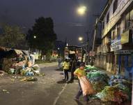Un camión se volcó en el sur de Quito.