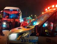 La víctima fue trasladada en una ambulancia hacia el Hospital de Machachi.