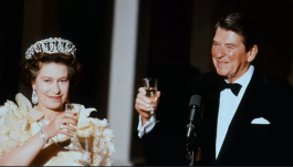 La reina Isabel II y Ronald Reagan en un banquete en San Francisco en 1983